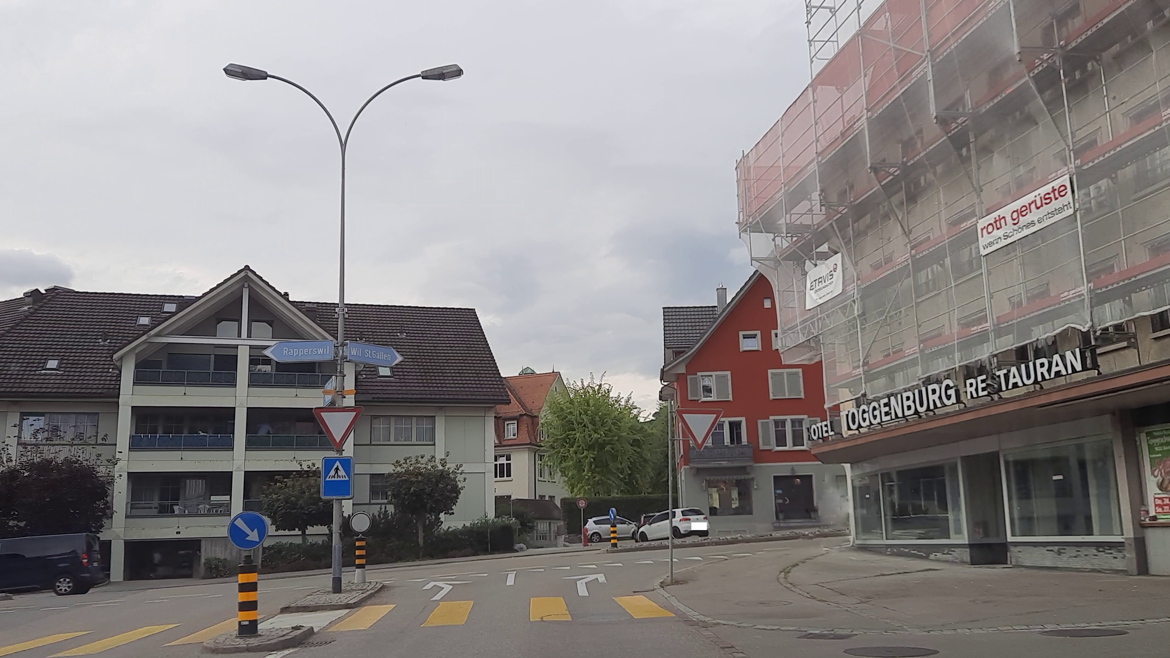 Hauptstrasse 16 / Hauptstrasse 8 | Wattwiler Kreuzung Rapperswil, Wil von Wildhaus und Buchs kommend